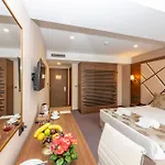 Hotel Litros &